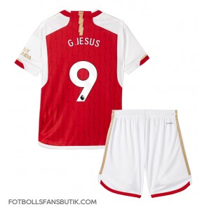 Arsenal Gabriel Jesus #9 Replika Hemmatröja Barn 2023-24 Kortärmad (+ Korta byxor)